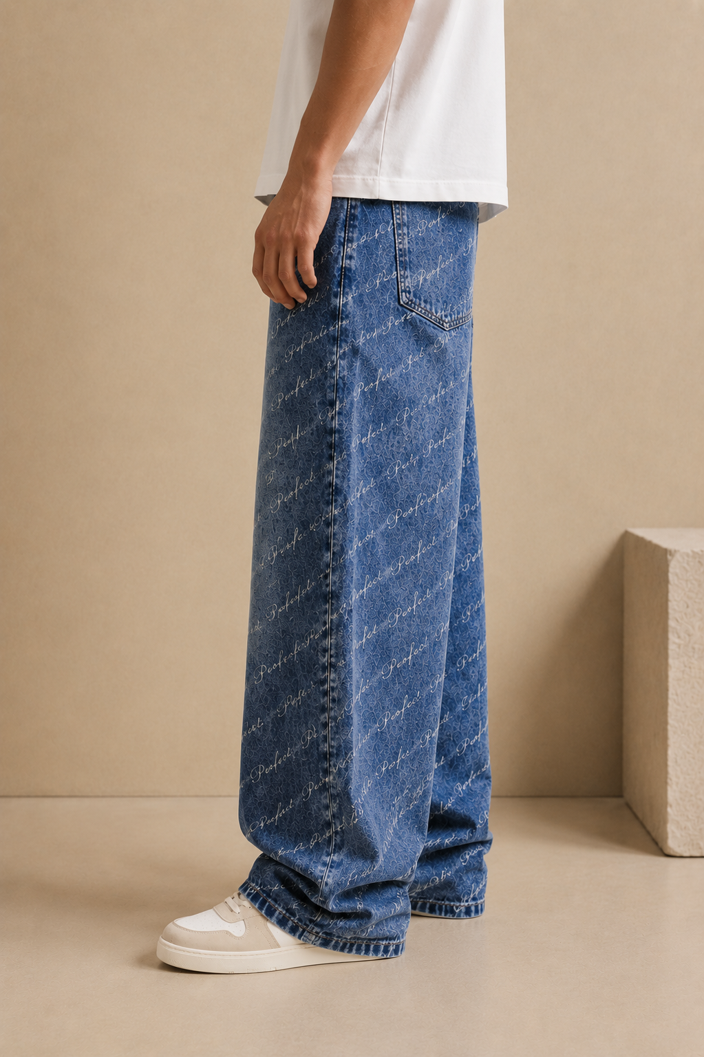Jean droit monogrammé 043B Bleu